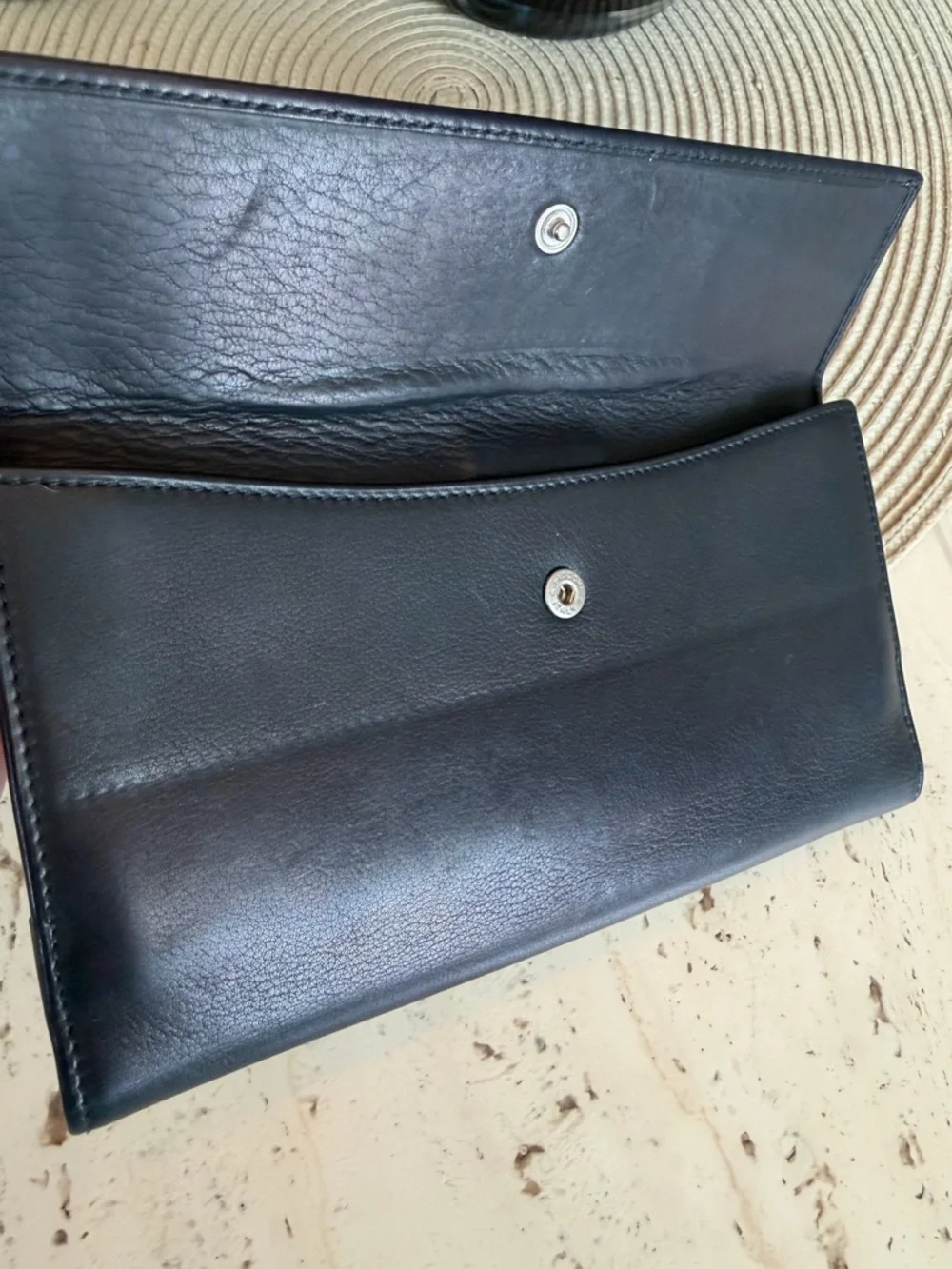 Vintage Gucci Black Leather Bifold Wallet with Snap Back - Picture 9 of 15